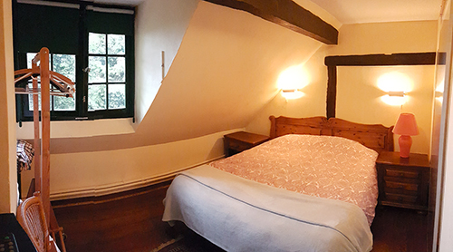 La chambre double avec un lit double (Ch2). 